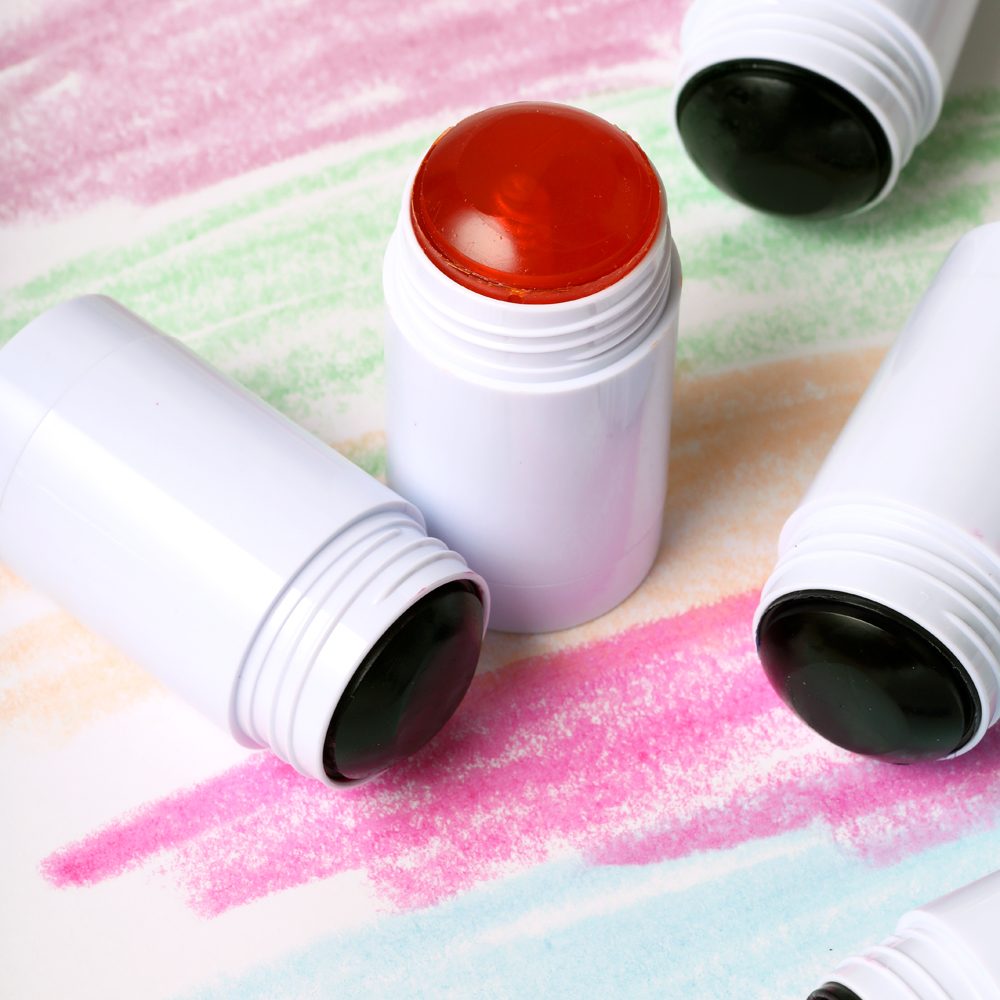 DIY bathtub crayons with essential oils